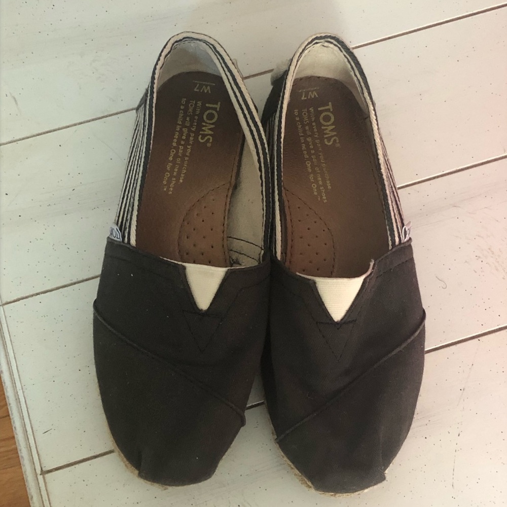 Toms - Picture 3 of 6
